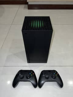 Xbox series x 1 TB with 2 controllers in mint condition