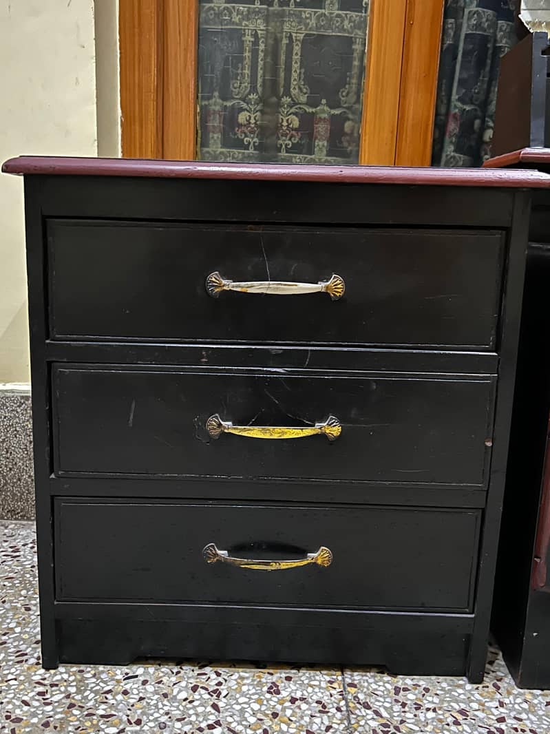 DRESSING TABLE WITH 2 SIDE TABLES. 2