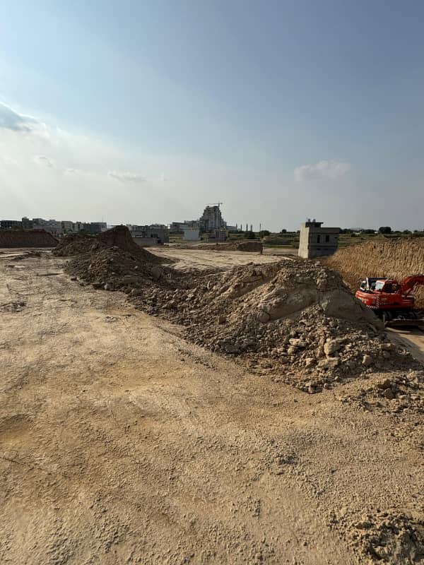 Prime Location plot in E ext for sale 100% Solid 8