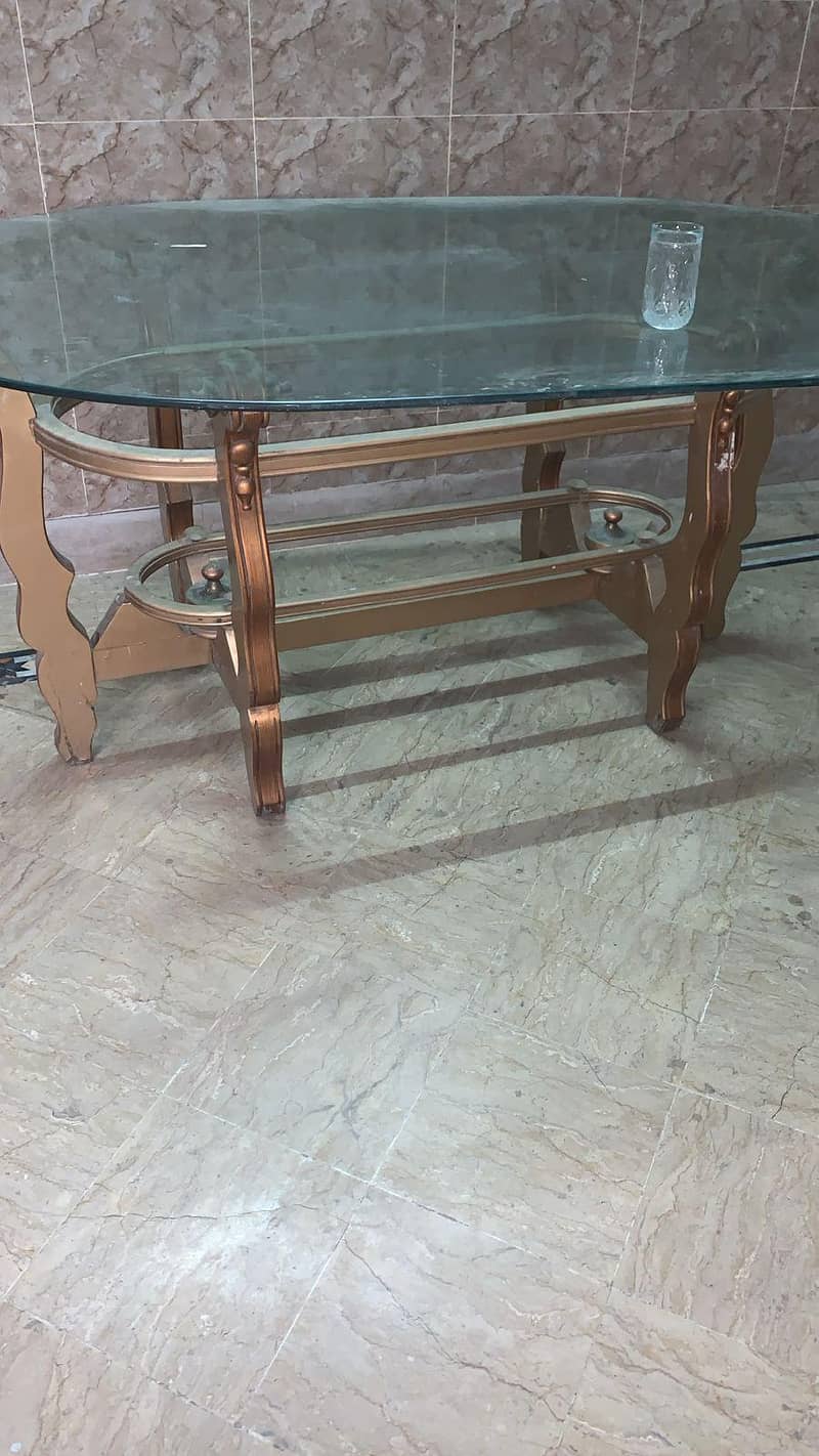 table and chairs 0