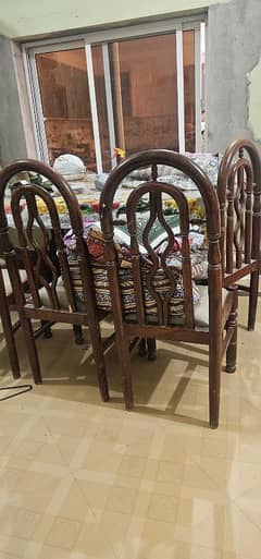 dinner table/6 chairs for sale کھانے کی میز + 6 کرسیاں برائے فروخت