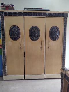 Used king size bed 3door almari and iron stand