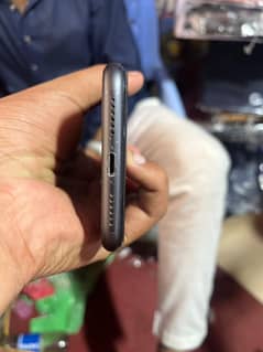 I phone 11 jv only whatappp 03269490453