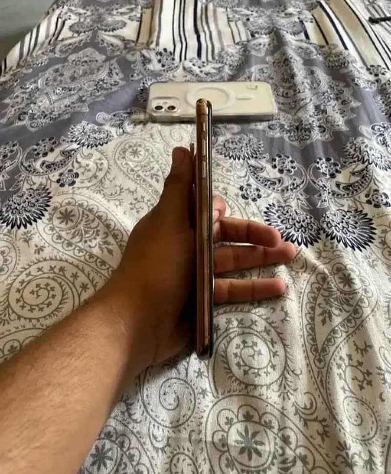 IPhone xs max dual sim pta approved read full add 1