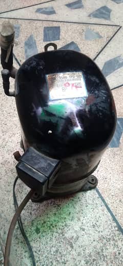 used AC units compressors are available for urgent sale.
