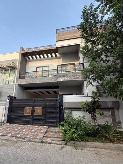 6 Marla Beautiful house available for Rent phase 1 Diamond city SKT
