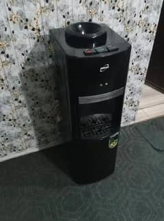 Homage water dispenser brand new