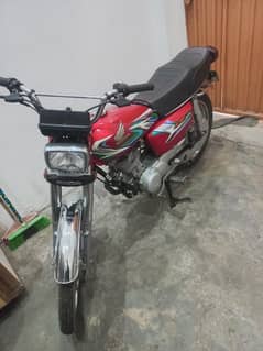 Honda 125 for sale new condition.