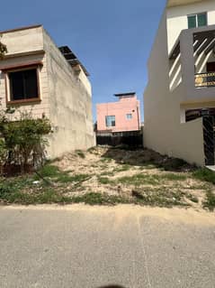 5 MARLA MOST BEAUTIFUL PRIME LOCATION RESIDENTIAL PLOT FOR SALE IN NEW LAHORE CITY PHASE 2 WITH ALL DUSE CLEAR