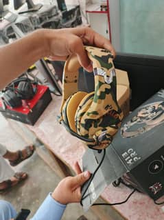 Branded headset available in cheap price