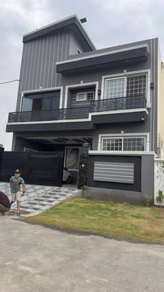 Owner built 10 Marla house for sale in LDA Avenue