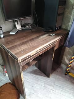 computer table and chair