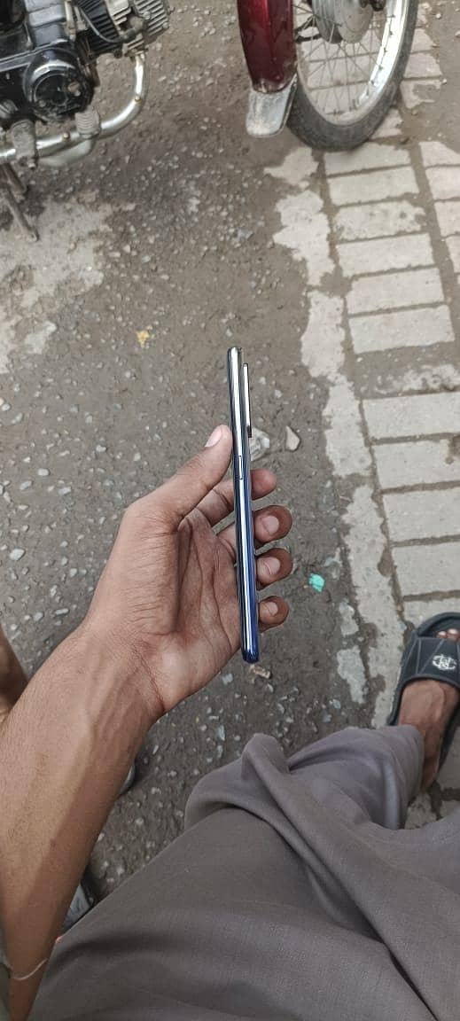 03025298170 only what app exchange possible with iphone 0