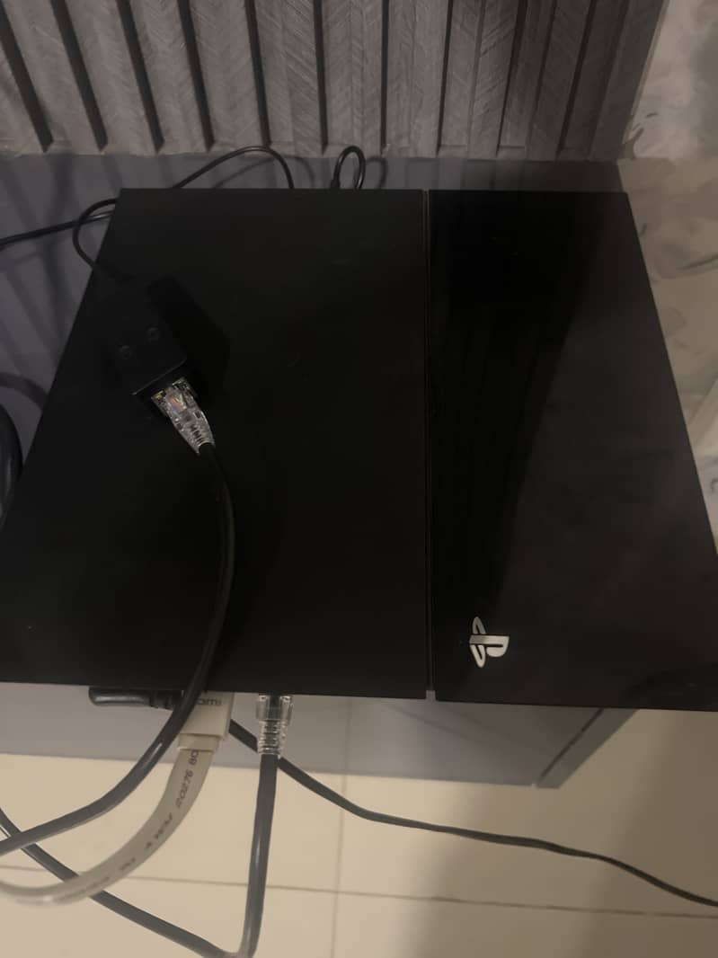PS4 jailbreak 11.00 with 7 games installed and 3 original controllers 1