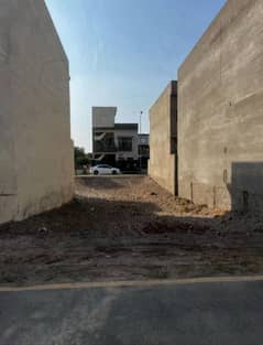 Hot Location 5MARLA Plot Available just 40lakh