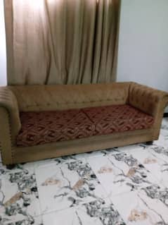 sale five sheeter sofa with centre table very good condition
