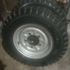 loader Riksha ke tyre good condition okay