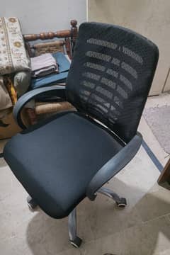 computer gaming chair in good condition