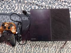 Xbox one /500gb 2 controllers include 5 months game pass and GTA 5 cd