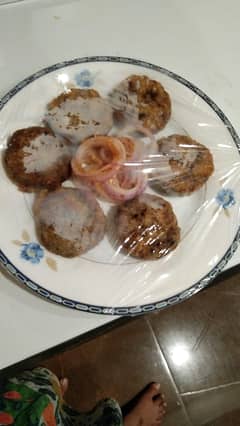 i am chef in fastfood and Arabic foods experience Pakistan and Saudia