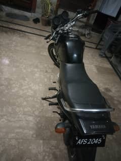 Yamaha 125G in black color for sale