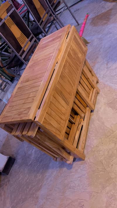 Table w 4 chair 100% new