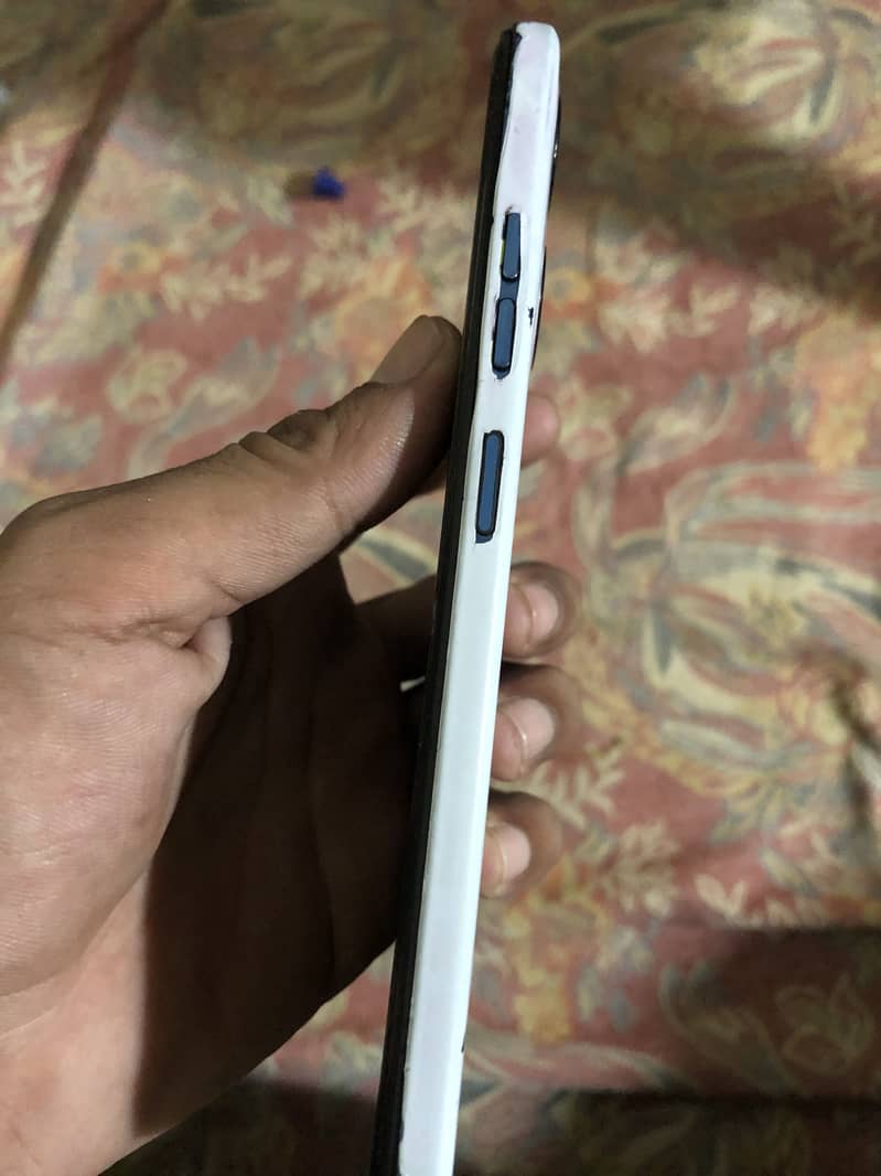 4/128 with box good condition all mobile ok no problem 1
