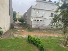 5 Marla plot for sale in Executive block Park view city
