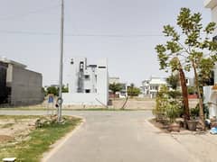 5 Marla Corner Plot for Sale in Crystal Block Park View city