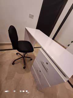 Modern White Work Desk Table for Sale – With 3 Drawers