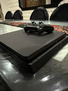 Ps4 + 1 controller + 4 games.