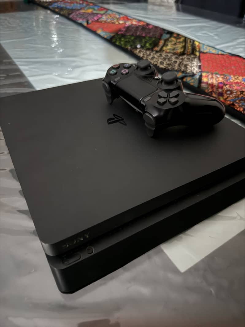Ps4 + 1 controller + 4 games. 1