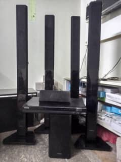 Samsung hometheater with 4 feet towers