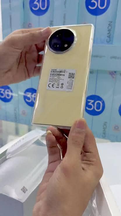 tecno camon 30s  10/10 conditions  with box 2
