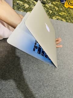 MacBook Air 13" | Core i5 | 128GB SSD | macOS Monterey