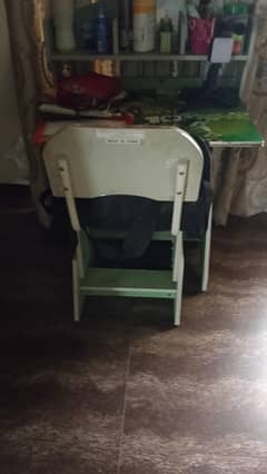 kid's study table with chair