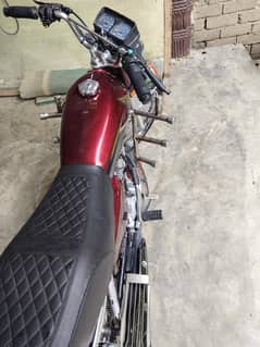 Honda 125 New Condition. . Bike Ghar Main Karra Tha Serf 23000Km Chalaya