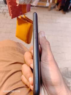 samsung galaxy M11 3gb ram 32gb room with box