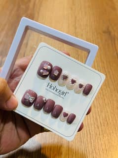 nails