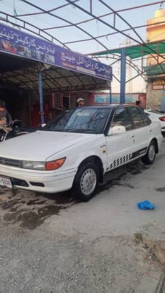 Mitsubishi lancer model 1990