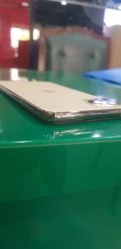 Iphone 11 pro max 256 GB gold with box NONPTA
