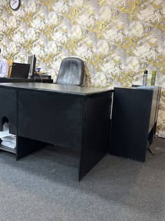 Office table with side table