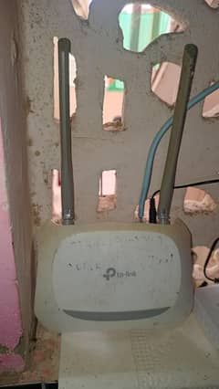 WiFi Router and Power bank