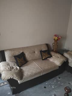good conditions .  contact 03155054743 seven setar +2  galass tebal