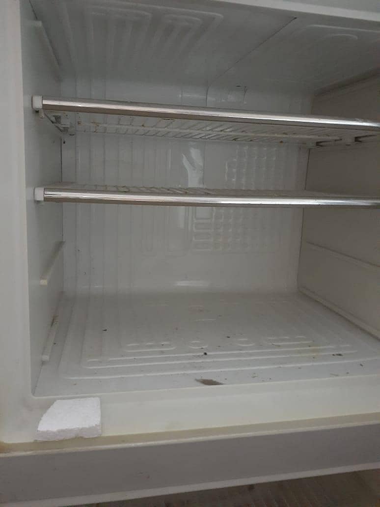 dawalnce 9188 model full size fridge lush condition only comprsr issue 2