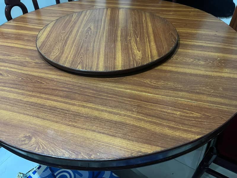 dinning table with rotating centre a++ confition 2