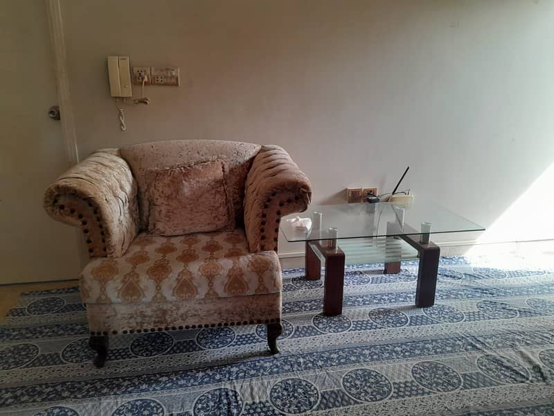 7 seater 10/10 sofa set with table 1