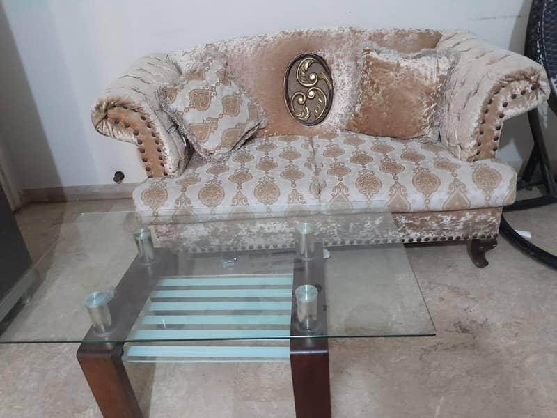 7 seater 10/10 sofa set with table 2