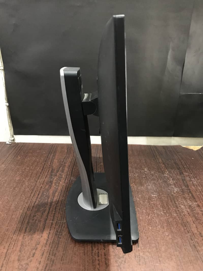 23 inches Borderless LCD 1080p Resolution with 180° Rotate Stand 1