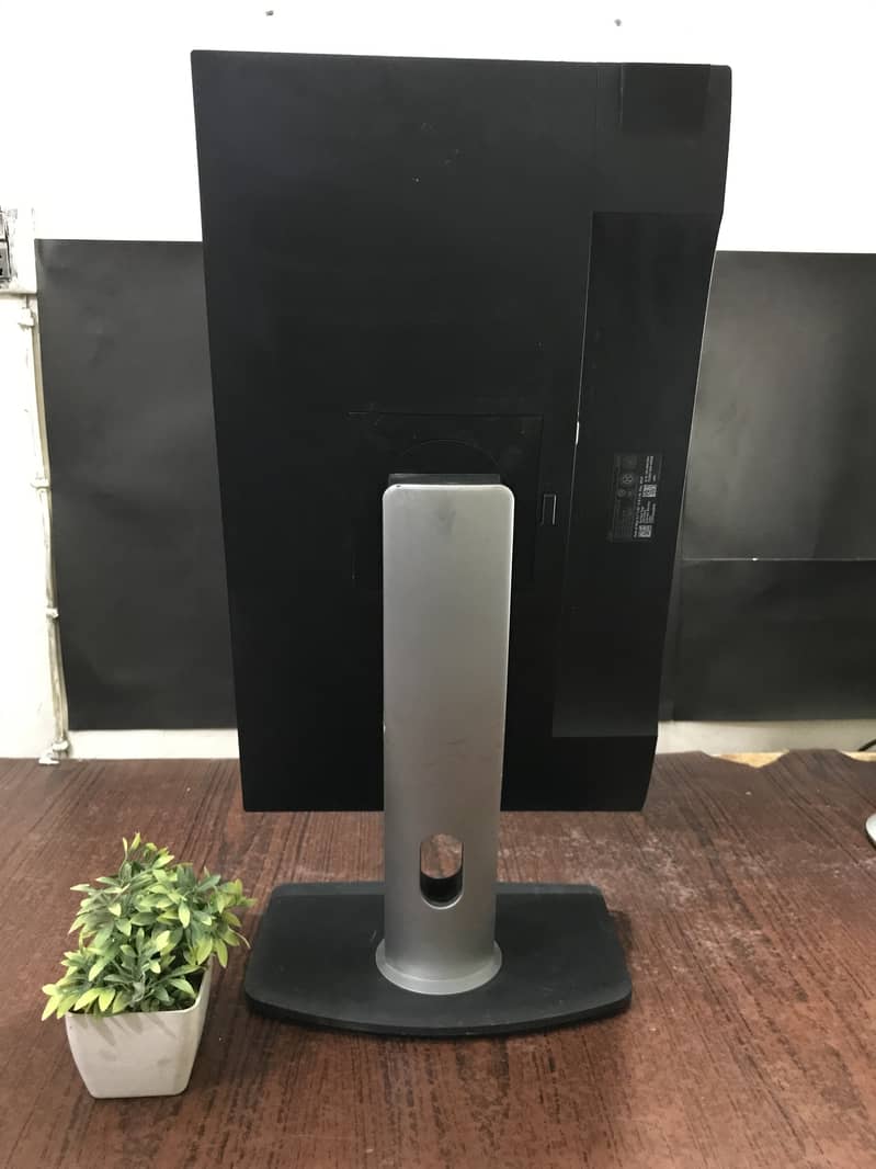 23 inches Borderless LCD 1080p Resolution with 180° Rotate Stand 3